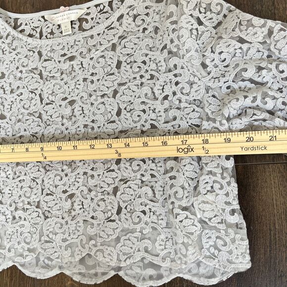 Lauren Conrad Runway Cropped Light Grey Lace Blouse Size XL Bell Sleeve Boho - Picture 7 of 11